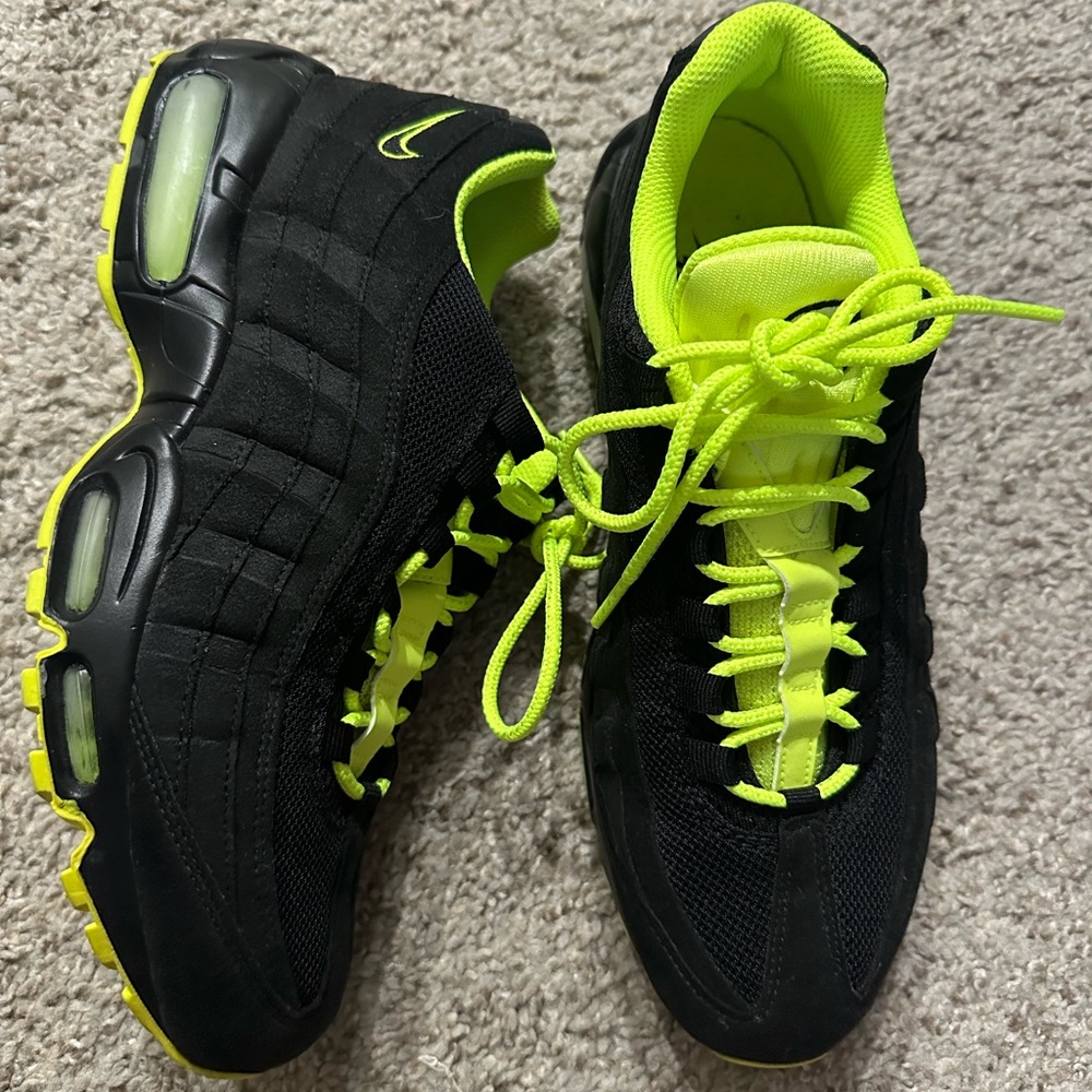 Nike Air Max 95 Men’s Black Volt and Neon Sneakers 609048-090 size 9.5